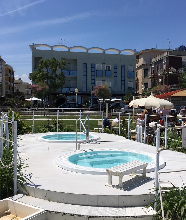 Hotel Gardenia Rimini Bagian luar foto